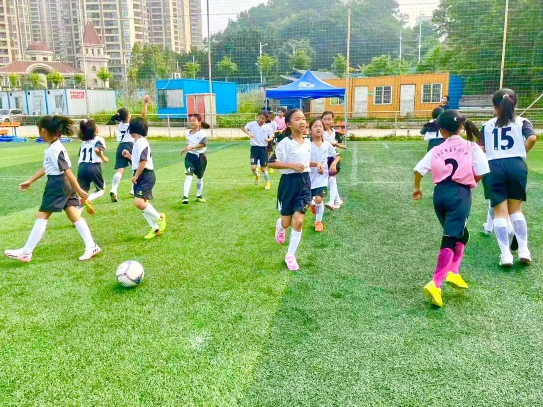 关于校园足球特色课程走入中小学，培育青少体育基础的信息