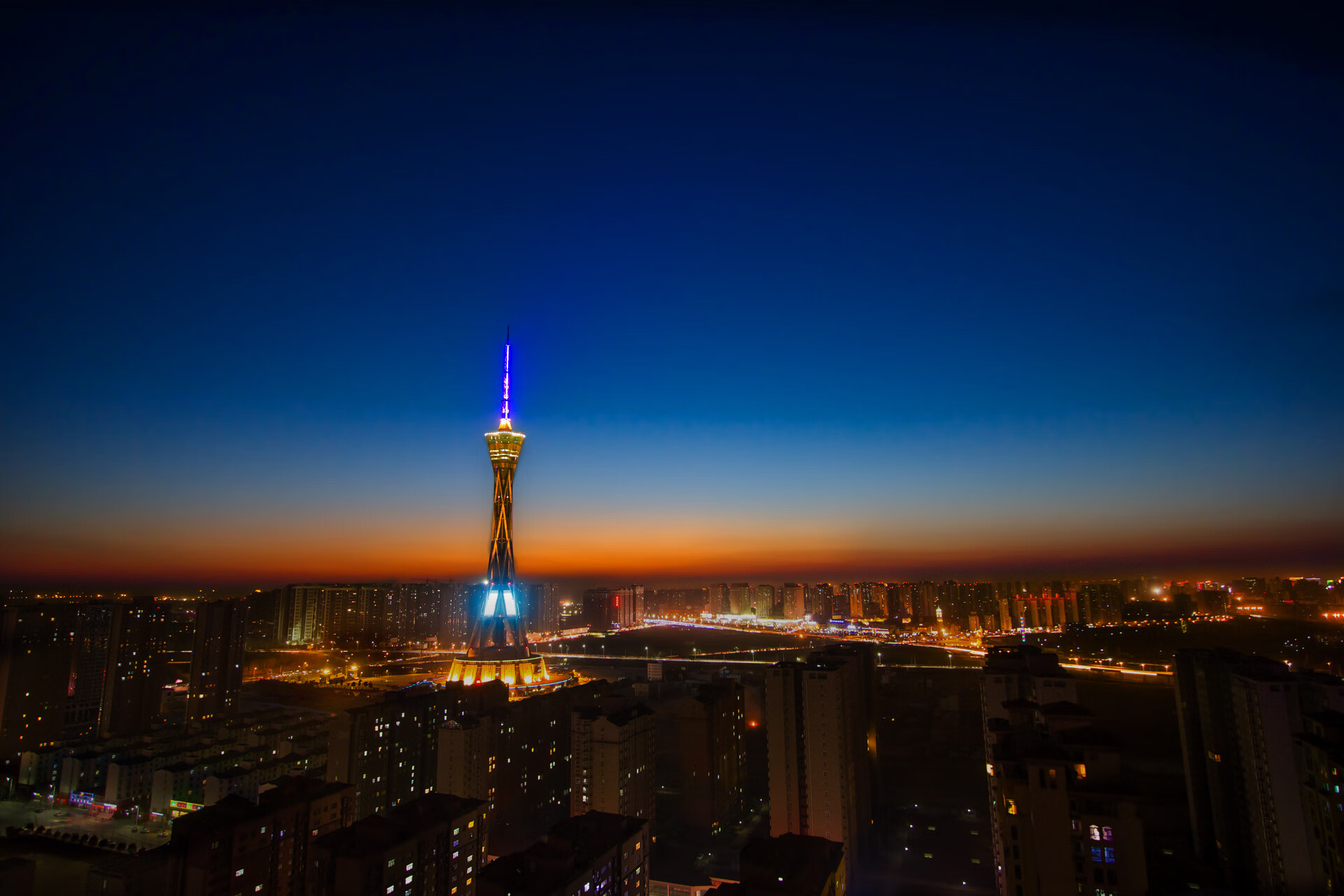 AC米兰队-中国男篮加强团队沟通 提高比赛默契，谈中国男篮